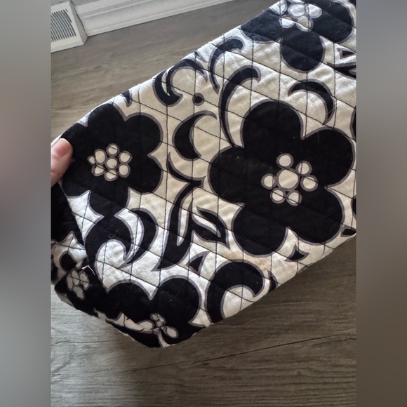 Vera Bradley Night and Day Oversized Tote Bag Flower Black White Travel Purse